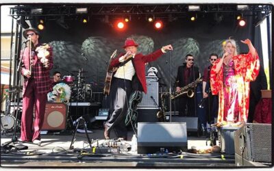 Squirrel Nut Zippers on the main stage at the #doubledeckerartsfestival #meekjourno