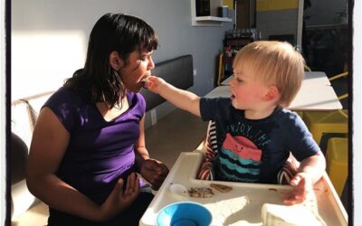 Sharing a Delta Dairy ice cream sandwich @oxfordcanteen . #dadlife #meekjourno