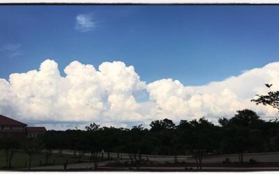 Fluffy clouds over Oxford. #iphoneography #meekjourno